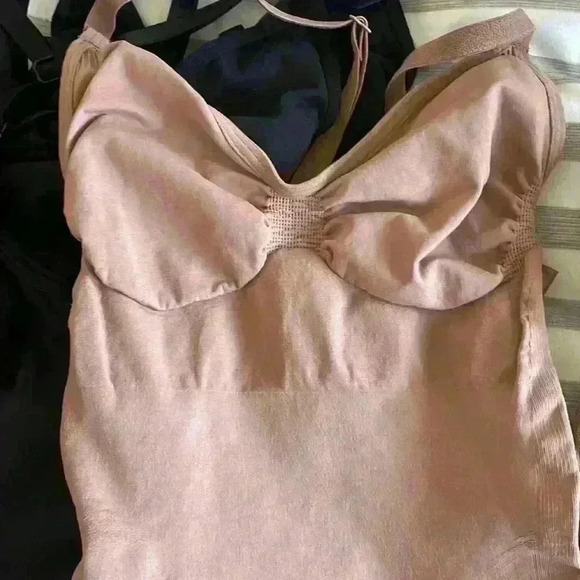 SKIMS- NWOB Sculpting Seamless Mid Thigh Bodysuit Color- Sienna - Picture 4 of 8